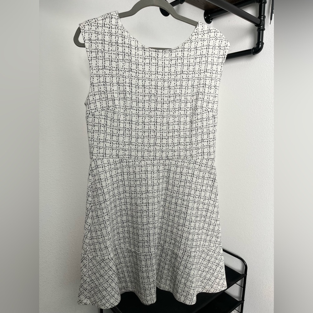 Loft dress, worn a couple times, the material is stretchy. Size 12P